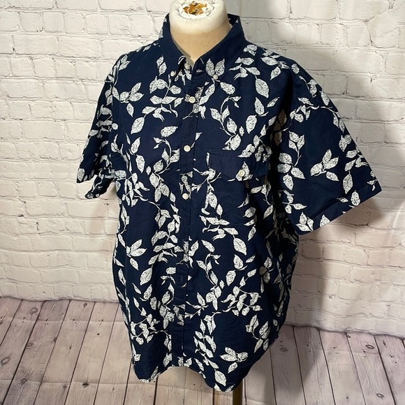 COPY - Old navy blue floral print short sleeve button up size large - Picture 1 of 4